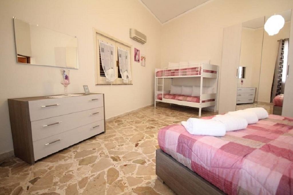 Ferienwohnung Le Tre Rose Di Mary Avola Zimmer foto