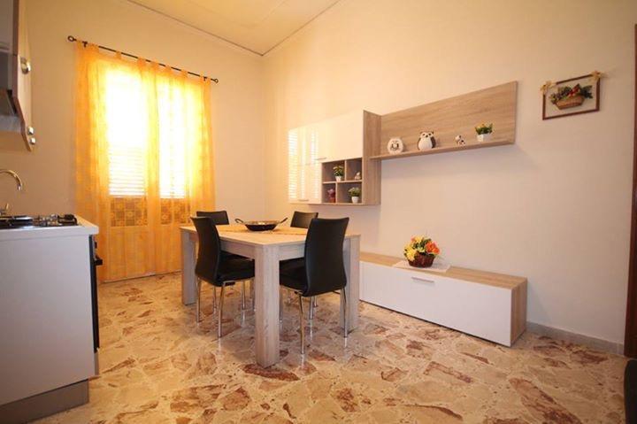 Ferienwohnung Le Tre Rose Di Mary Avola Exterior foto